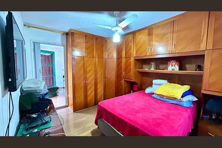 Casa à venda com 165m², 3 quartos e 2 vagas Casa à venda com 165m², 3 quartos e 2 vagasQuarto 2