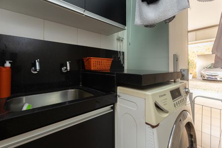 Casa de condomínio à venda com 120m², 3 quartos e 1 vagaÁrea de Serviço