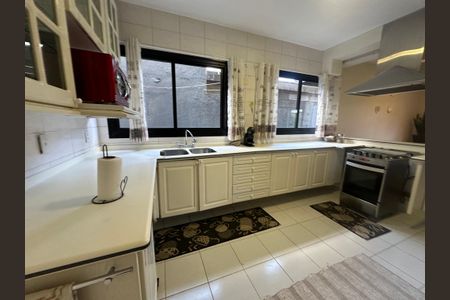 Casa de condomínio para alugar com 250m², 3 quartos e 6 vagasCozinha