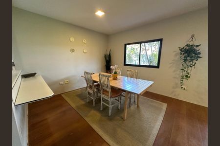 Casa de condomínio para alugar com 250m², 3 quartos e 6 vagasSala de Jantar