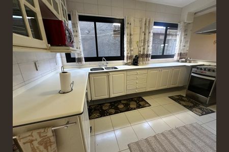 Casa de condomínio para alugar com 250m², 3 quartos e 6 vagasCozinha