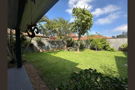 Casa de condomínio para alugar com 250m², 3 quartos e 6 vagasQuintal