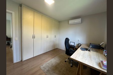 Casa de condomínio para alugar com 250m², 3 quartos e 6 vagasSuíte 1