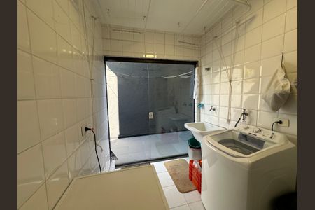 Casa de condomínio para alugar com 250m², 3 quartos e 6 vagasÁrea de Serviço