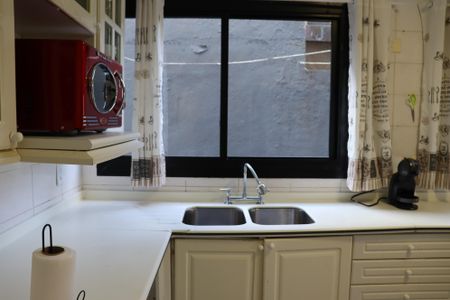 Casa de condomínio para alugar com 250m², 3 quartos e 6 vagasCozinha