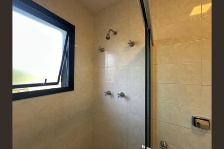 Casa de condomínio para alugar com 250m², 3 quartos e 6 vagasBanheiro da Suíte 1