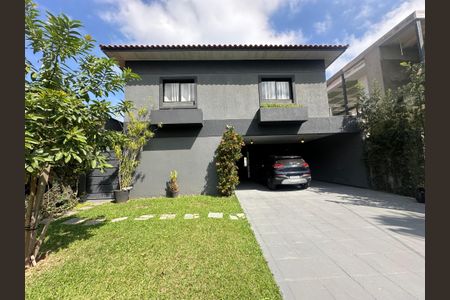 Casa de condomínio para alugar com 250m², 3 quartos e 6 vagasFachada