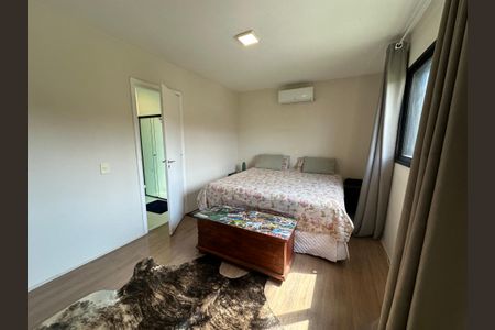 Casa de condomínio para alugar com 250m², 3 quartos e 6 vagasSuíte 2