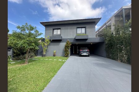 Casa de condomínio para alugar com 250m², 3 quartos e 6 vagasFachada