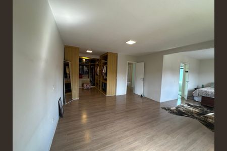 Casa de condomínio para alugar com 250m², 3 quartos e 6 vagasSuíte 2