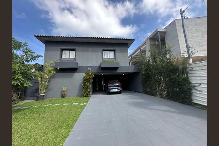 Casa de condomínio para alugar com 250m², 3 quartos e 6 vagasFachada