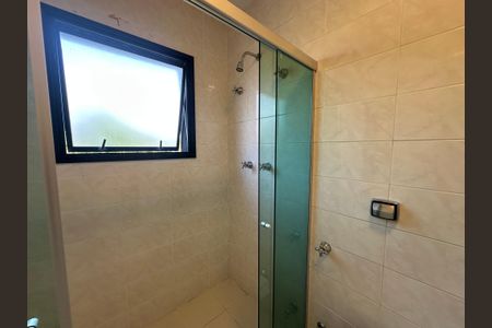 Casa de condomínio para alugar com 250m², 3 quartos e 6 vagasBanheiro da Suíte 1