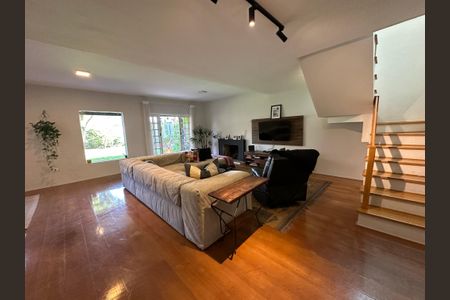 Sala de casa de condomínio para alugar com 3 quartos, 250m² em Morada das Flores (aldeia da Serra), Barueri