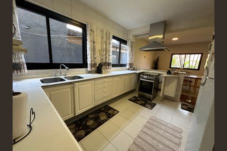 Casa de condomínio para alugar com 250m², 3 quartos e 6 vagasCozinha