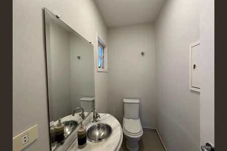 Casa de condomínio para alugar com 250m², 3 quartos e 6 vagasLavabo