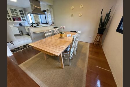 Casa de condomínio para alugar com 250m², 3 quartos e 6 vagasSala de Jantar