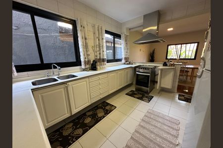 Casa de condomínio para alugar com 250m², 3 quartos e 6 vagasCozinha