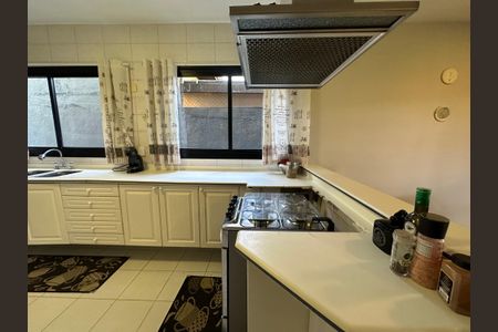 Casa de condomínio para alugar com 250m², 3 quartos e 6 vagasCozinha