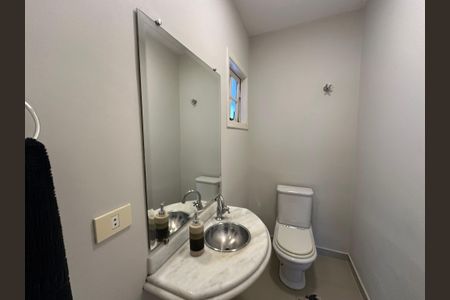 Casa de condomínio para alugar com 250m², 3 quartos e 6 vagasLavabo