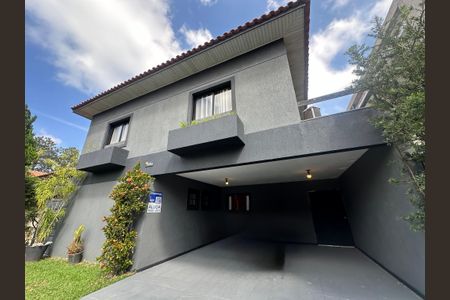 Casa de condomínio para alugar com 250m², 3 quartos e 6 vagas Casa de condomínio para alugar com 250m², 3 quartos e 6 vagasFachada