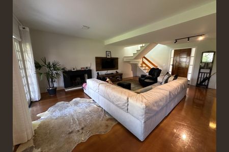 Casa de condomínio para alugar com 250m², 3 quartos e 6 vagasSala