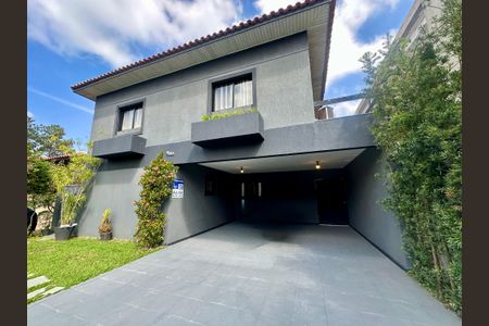 Casa de condomínio para alugar com 250m², 3 quartos e 6 vagas Casa de condomínio para alugar com 250m², 3 quartos e 6 vagasFachada