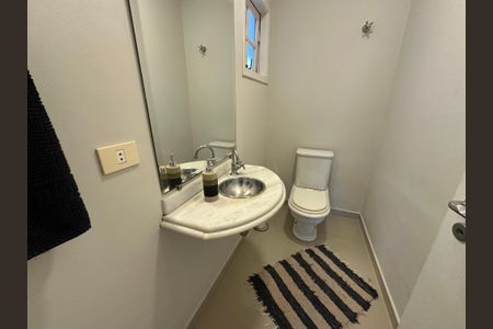 Casa de condomínio para alugar com 250m², 3 quartos e 6 vagasLavabo