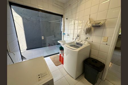 Casa de condomínio para alugar com 250m², 3 quartos e 6 vagasÁrea de Serviço