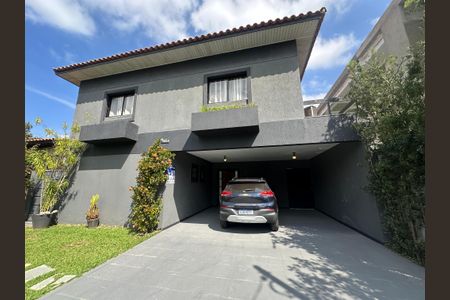 Casa de condomínio para alugar com 250m², 3 quartos e 6 vagasFachada