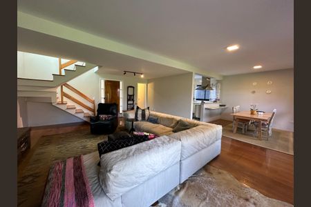 Sala de casa de condomínio para alugar com 3 quartos, 250m² em Morada das Flores (aldeia da Serra), Barueri