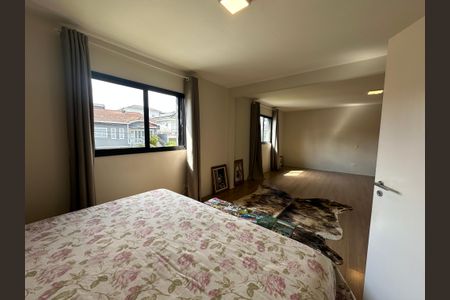 Casa de condomínio para alugar com 250m², 3 quartos e 6 vagasSuíte 2