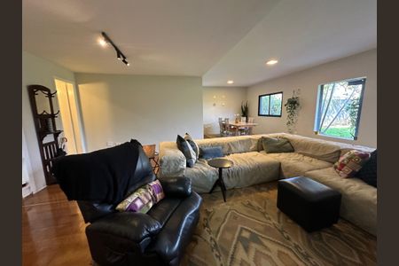 Casa de condomínio para alugar com 250m², 3 quartos e 6 vagasSala