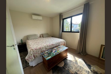 Casa de condomínio para alugar com 250m², 3 quartos e 6 vagasSuíte 2