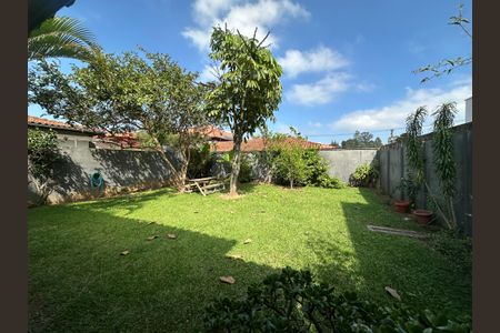 Casa de condomínio para alugar com 250m², 3 quartos e 6 vagasQuintal