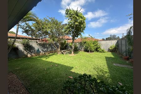 Casa de condomínio para alugar com 250m², 3 quartos e 6 vagasQuintal