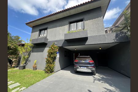 Casa de condomínio para alugar com 250m², 3 quartos e 6 vagasFachada