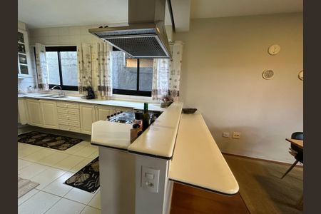 Casa de condomínio para alugar com 250m², 3 quartos e 6 vagasCozinha