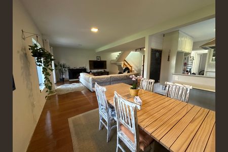 Casa de condomínio para alugar com 250m², 3 quartos e 6 vagasSala de Jantar