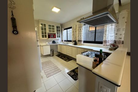 Casa de condomínio para alugar com 250m², 3 quartos e 6 vagasCozinha