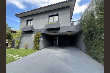 Casa de condomínio para alugar com 250m², 3 quartos e 6 vagas Casa de condomínio para alugar com 250m², 3 quartos e 6 vagasFachada