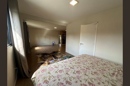 Casa de condomínio para alugar com 250m², 3 quartos e 6 vagasSuíte 2