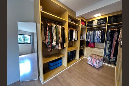 Casa de condomínio para alugar com 250m², 3 quartos e 6 vagasCloset da suíte 2