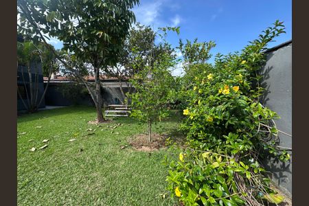 Casa de condomínio para alugar com 250m², 3 quartos e 6 vagasQuintal