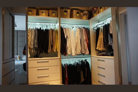 Apartamento à venda com 154m², 3 quartos e 3 vagasCloset da suíte 2