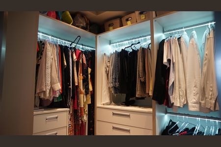 Apartamento à venda com 154m², 3 quartos e 3 vagasCloset da suíte 2