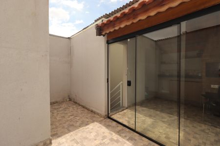 Casa de condomínio à venda com 97m², 2 quartos e 1 vagaQuintal