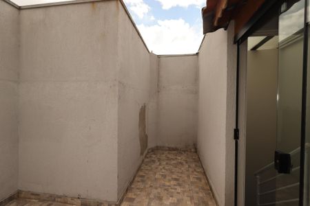 Casa de condomínio à venda com 97m², 2 quartos e 1 vagaQuintal