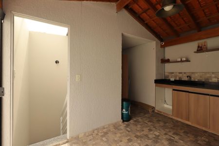 Casa de condomínio à venda com 97m², 2 quartos e 1 vagaÁrea Gourmet