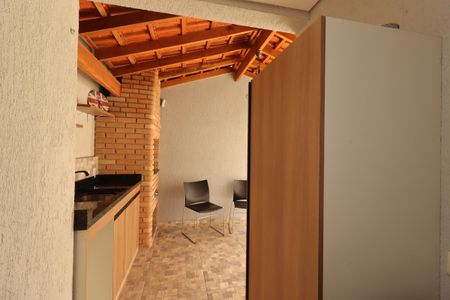 Casa de condomínio à venda com 97m², 2 quartos e 1 vagaÁrea de Serviço