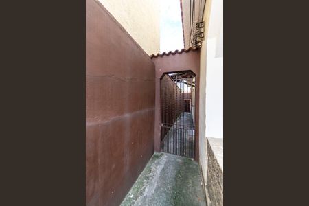 Casa para alugar com 60m², 2 quartos e 1 vagaÁrea comum - Portão da frente